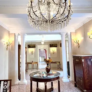 https://castiglione-27-luxury-suite.emilia-romagnahotels.net